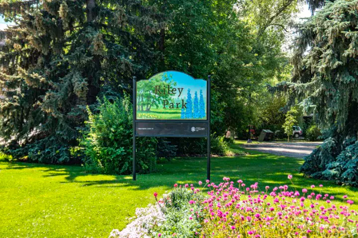 Hillhurst property and community context